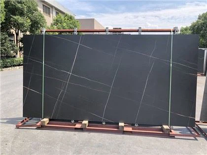 црна мермерна кухиња